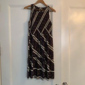 Club Monaco Size 8 Dress. Paisley print, silky to the touch with stretch.